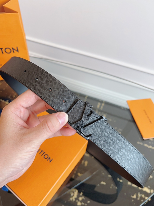 ルイヴィトンベルト正面デザイン